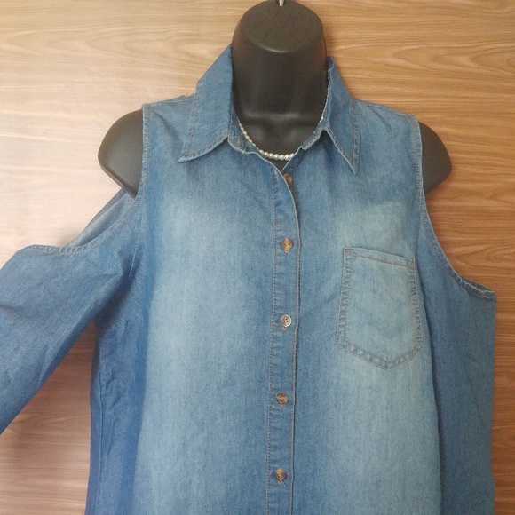 Sweet Wandered Tops - 🎈Final Price Sweet Wanderer Cold Shoulder Shirt M